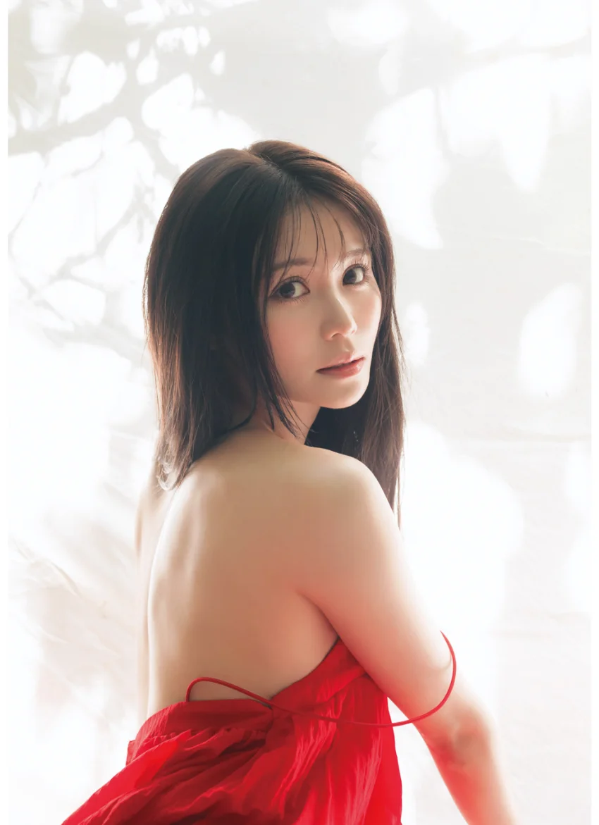 込山榛香1st写真集 アリスじゃないなら 試し読み 7
