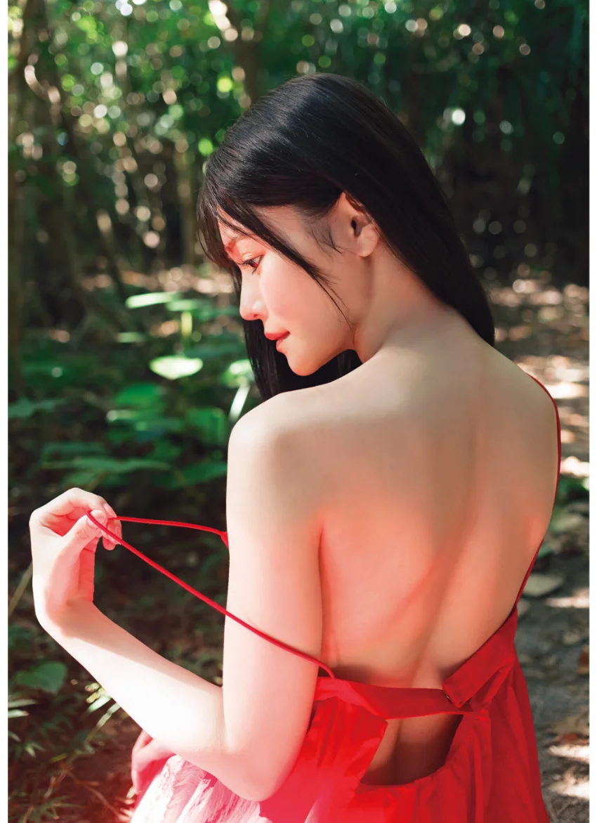 込山榛香1st写真集 アリスじゃないなら 試し読み 12