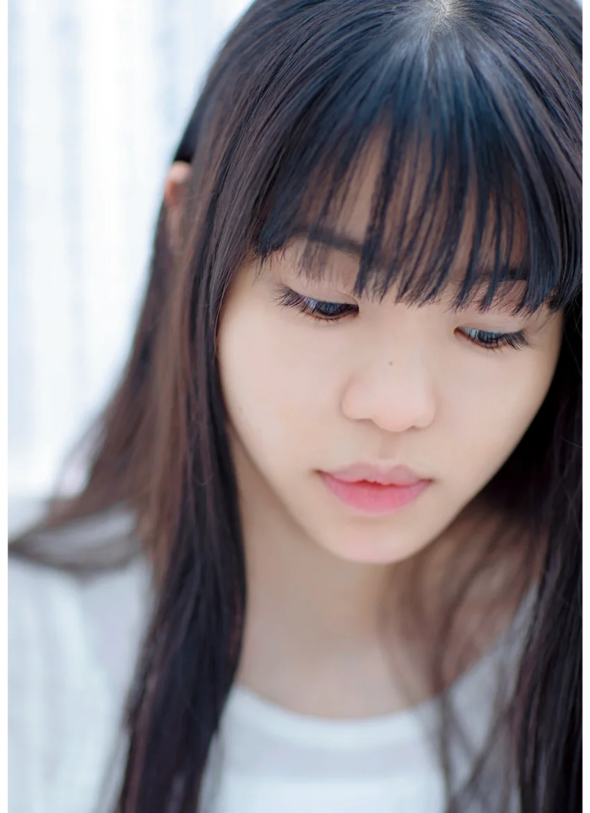 【電子限定特典付き】佐藤日向1st写真集 青 試し読み 9
