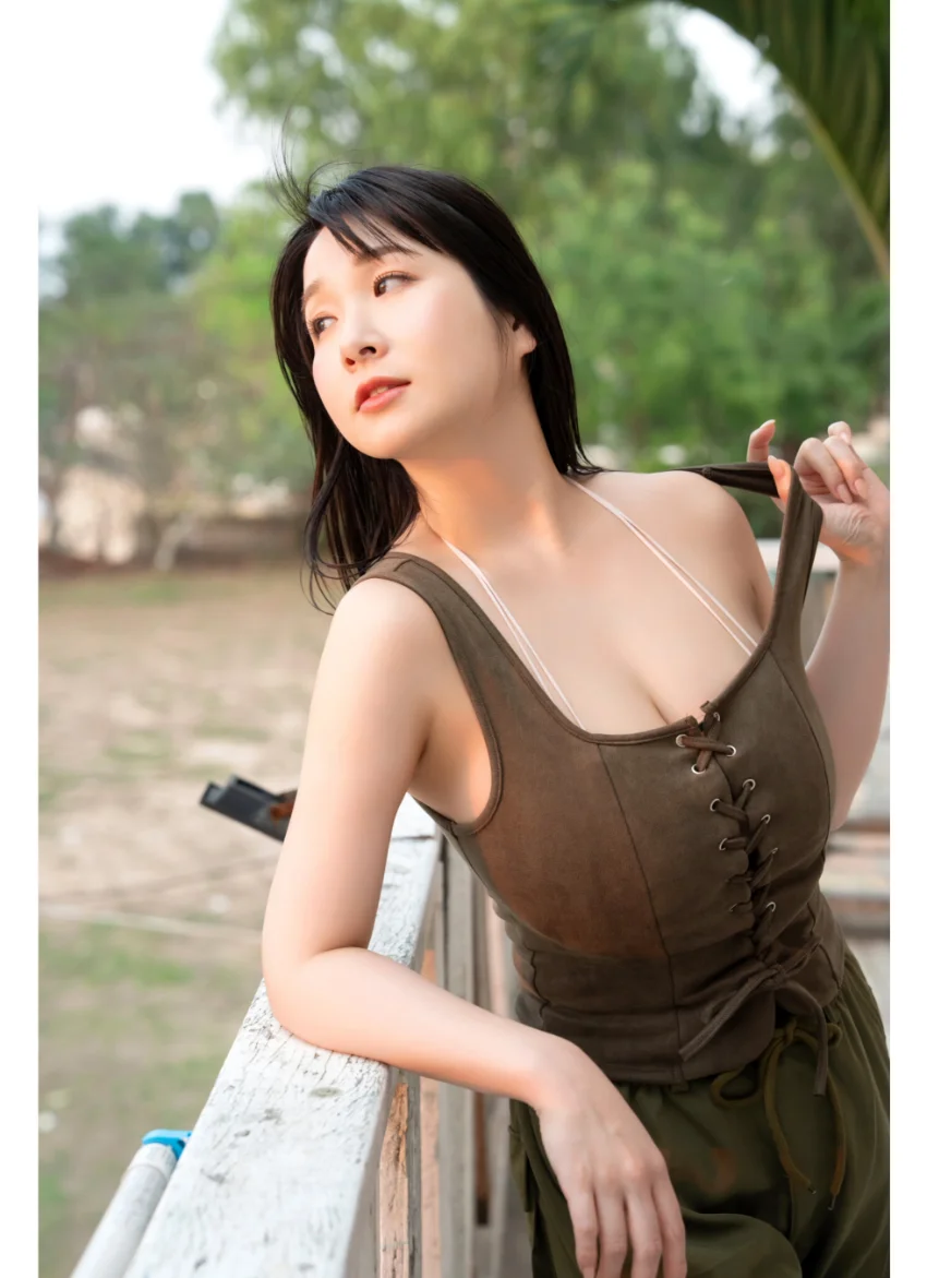 桐山瑠衣「ファンタジックK 〜癒しの爆乳〜」DMM限定版129P 試し読み 3