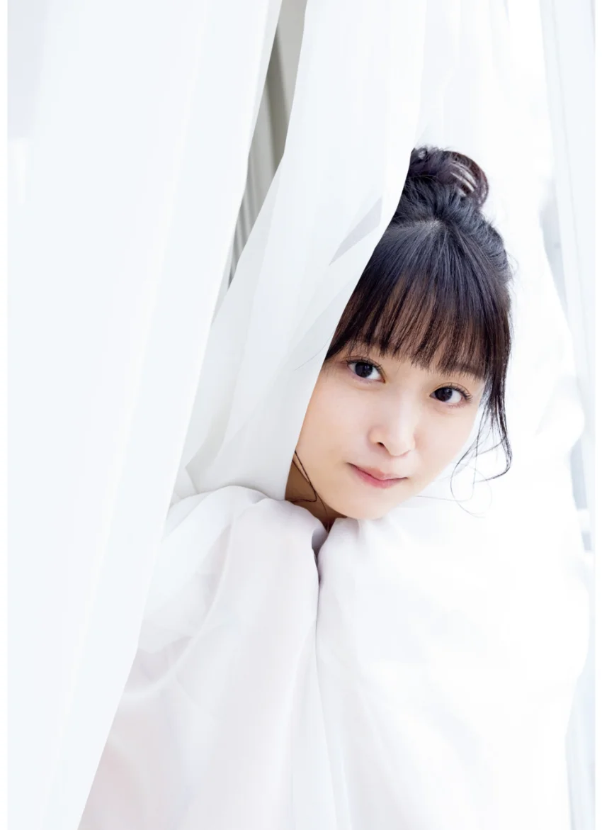美月絢音 ファースト写真集 『 みつき色 』 試し読み 3