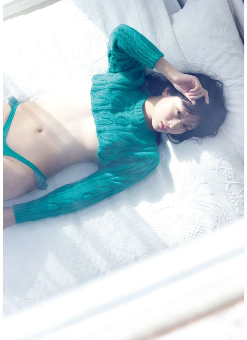 美月絢音 ファースト写真集 『 みつき色 』 試し読み 4