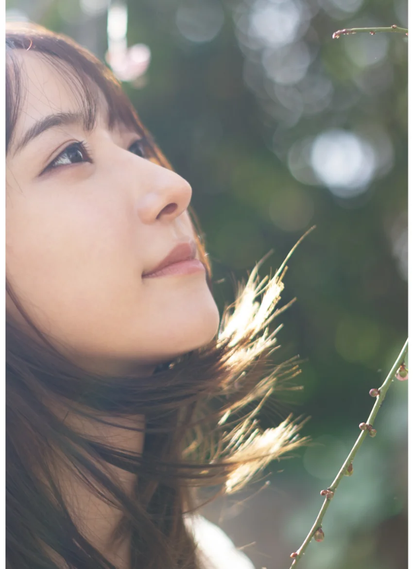 山崎あみ ファースト写真集 『 Cantabile 』 試し読み 4