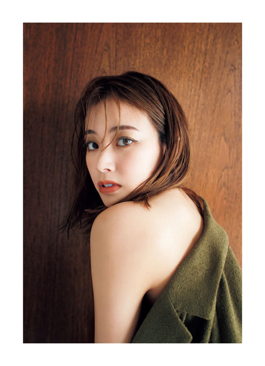 【デジタル限定】中川絵美里 写真集 『 光芒 〜 Best Selection 〜 』 試し読み 2