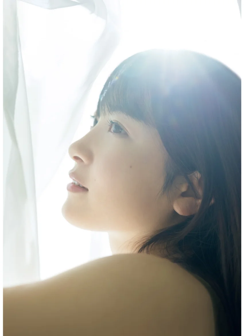 森戸知沙希 写真集 『 Co10r Moment 』 試し読み 3