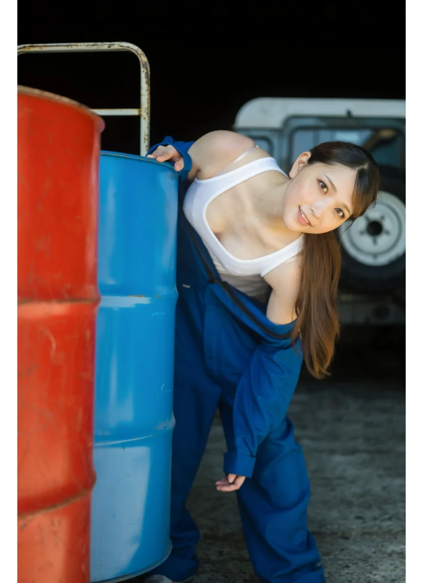 あまつまりな「ツナギを脱いだら」SPA！デジタル写真集 試し読み 3