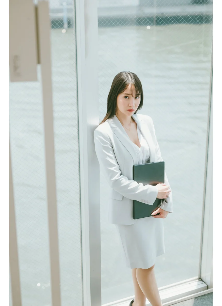 永尾まりや「汗ばむ女社長」SPA！デジタル写真集 試し読み 2
