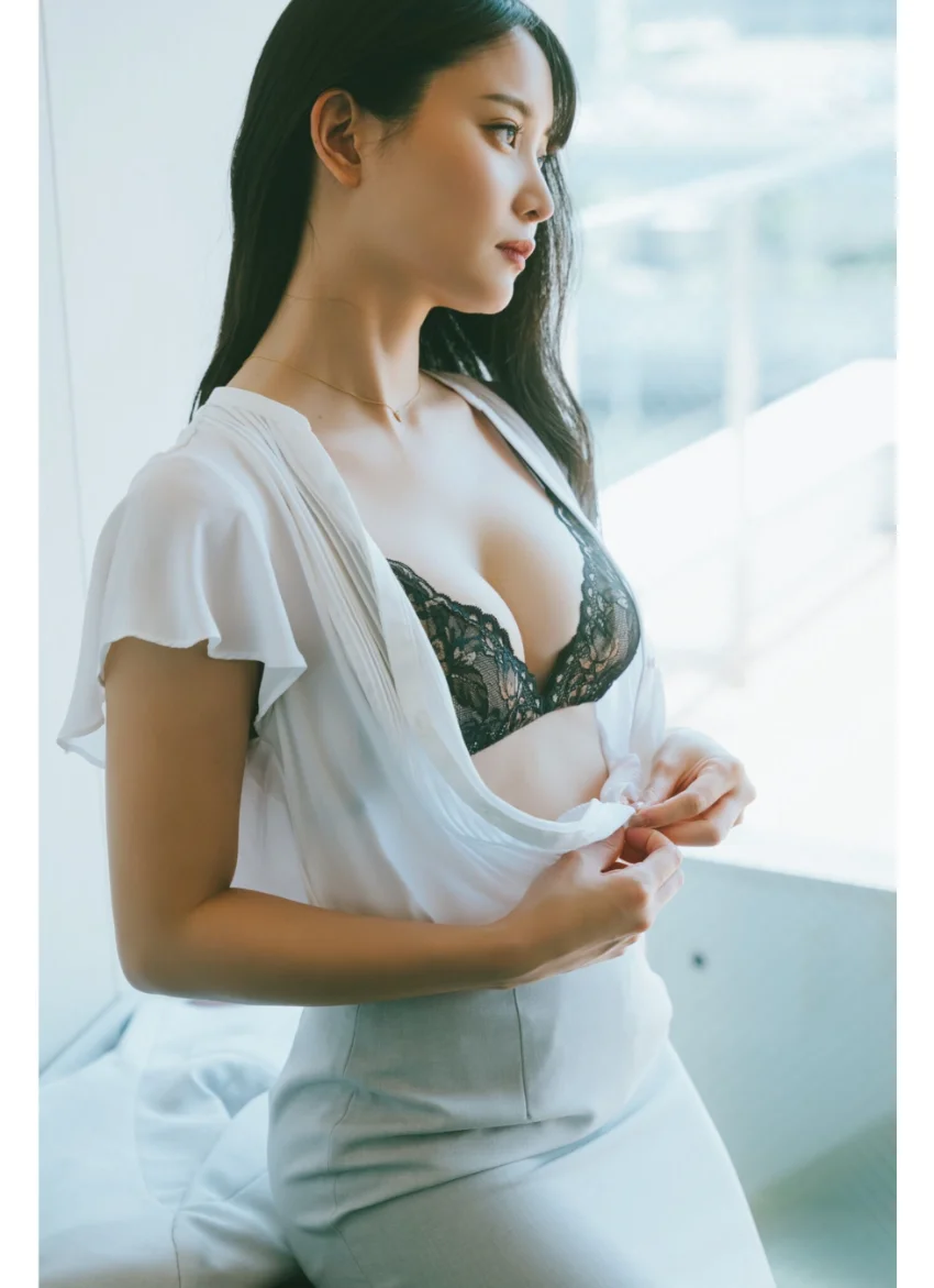 永尾まりや「汗ばむ女社長」SPA！デジタル写真集 試し読み 7