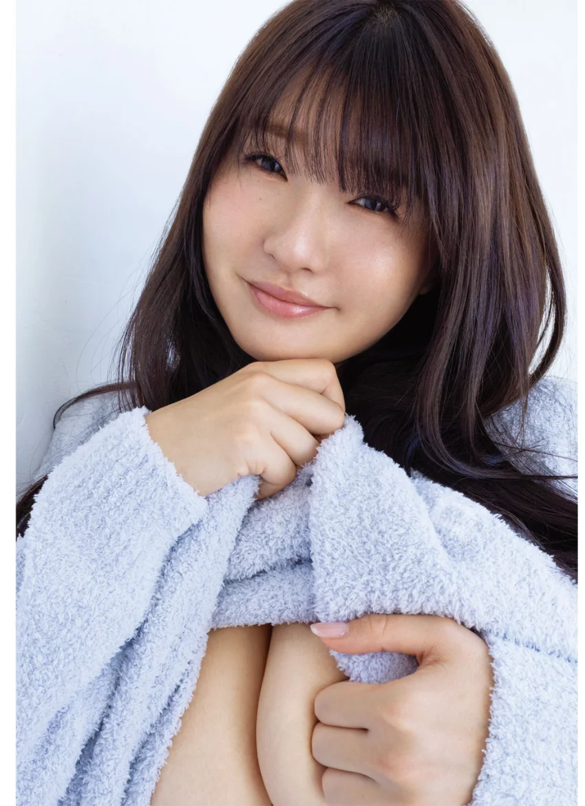 原つむぎ 1st写真集『つむと一緒』 試し読み 5