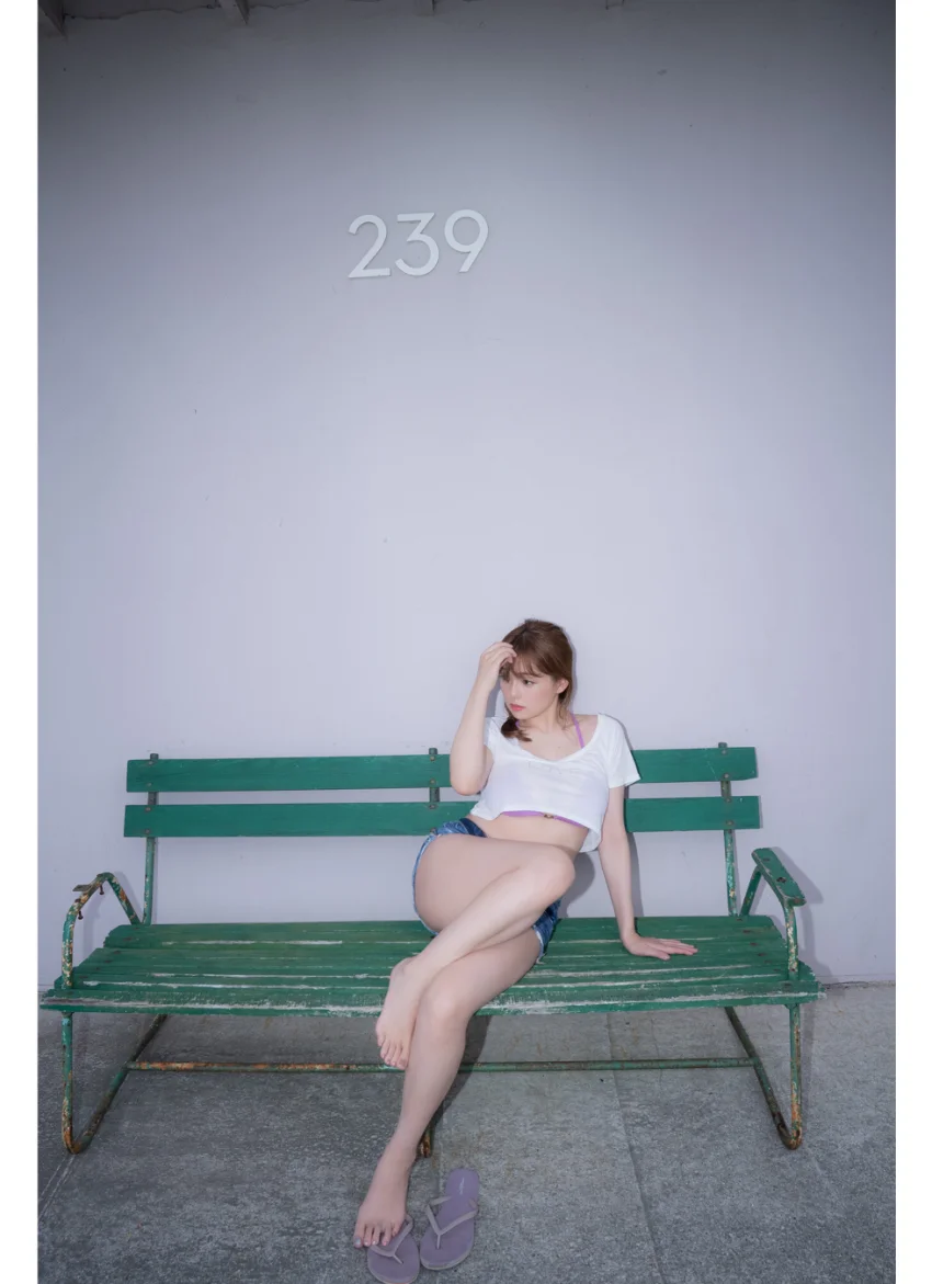 篠崎愛 YOUNG CHAMPION 15years Memory Other selection vol.2 試し読み 6