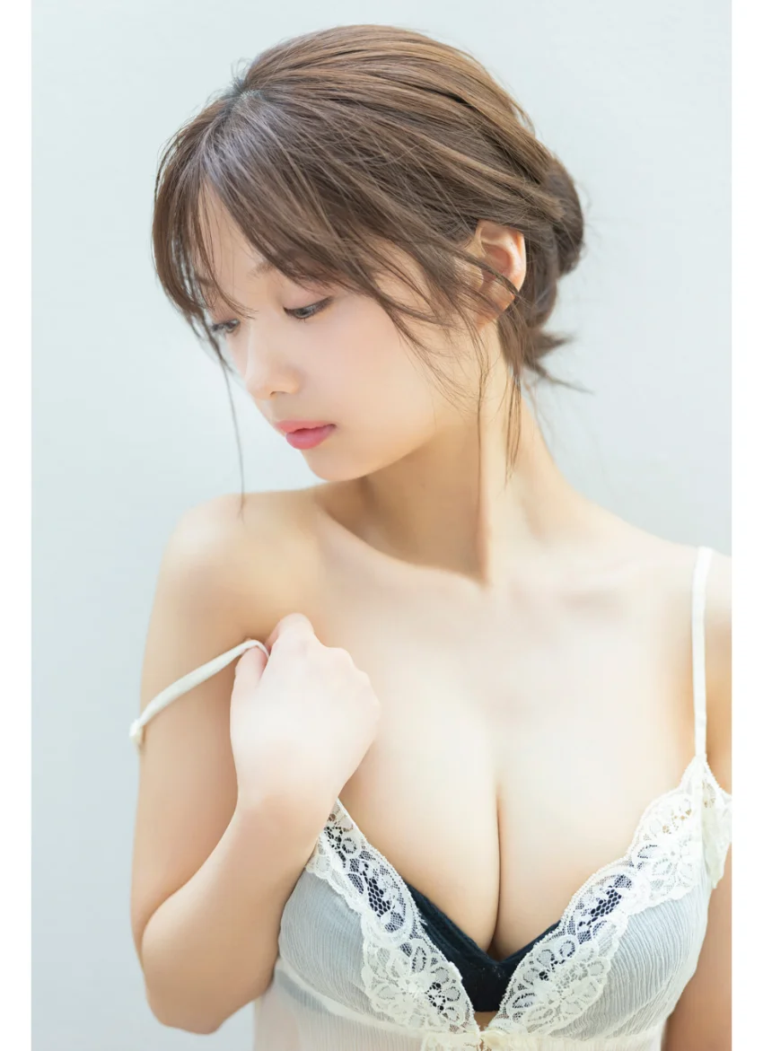 FLASHデジタル写真集 山下彩耶 まっしろなまま 試し読み 5
