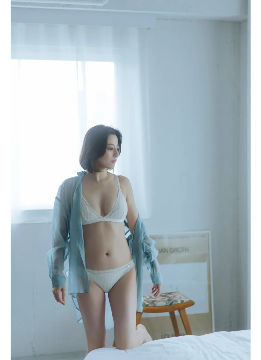 FLASHデジタル写真集 杉本有美 そっと、溶けていく 試し読み 2