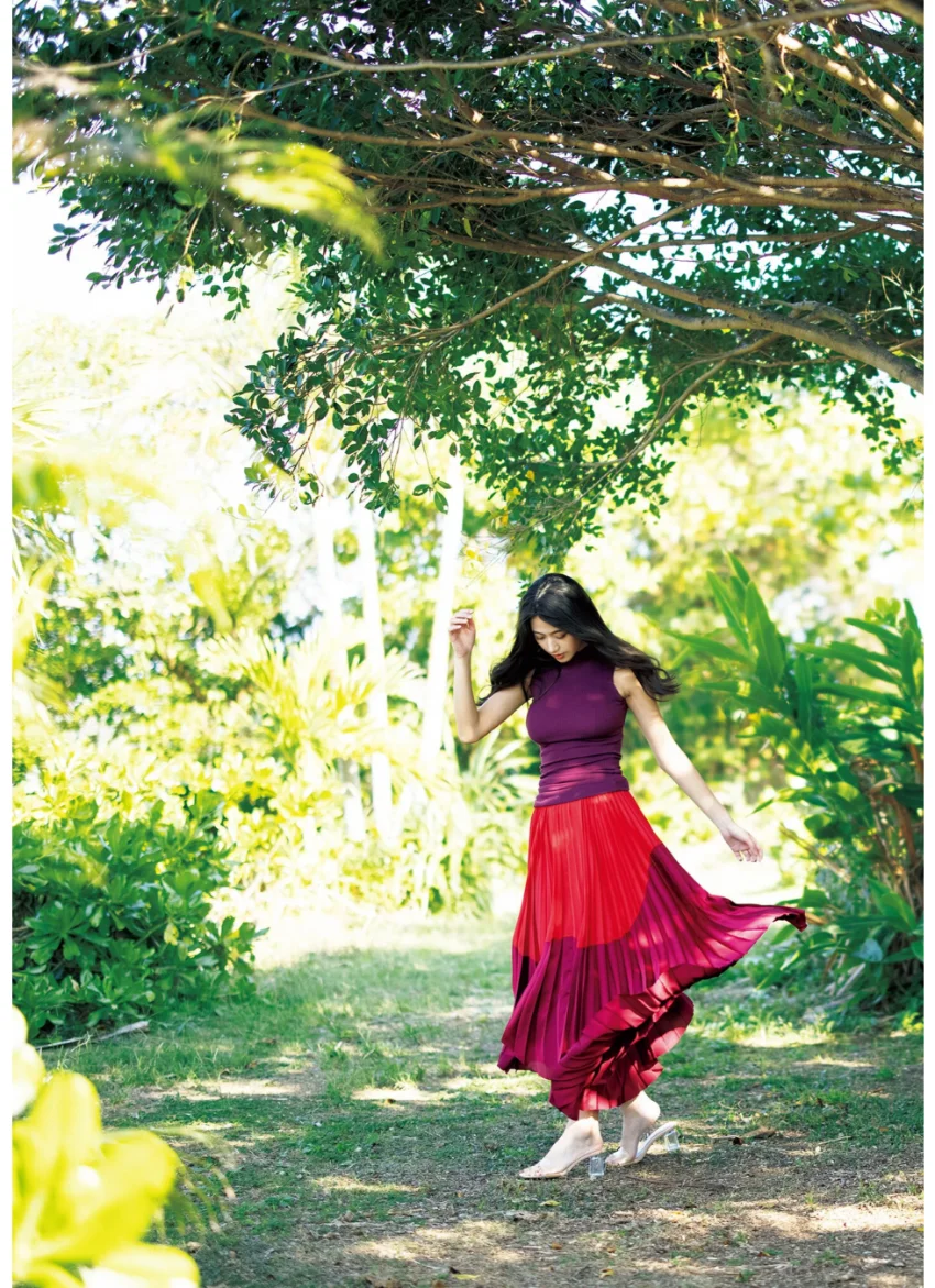 岡本杷奈1st写真集 in bloom 試し読み 10