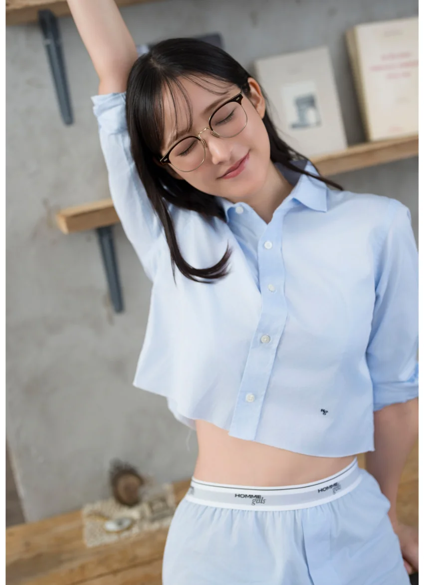 ＜動画特典付き＞「MY FAVORITES」［EAST］ 山崎あみ2 試し読み 4