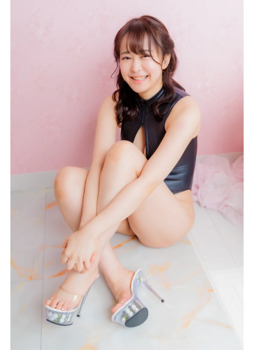伊藤しずな 水着（ブラック） 試し読み 9