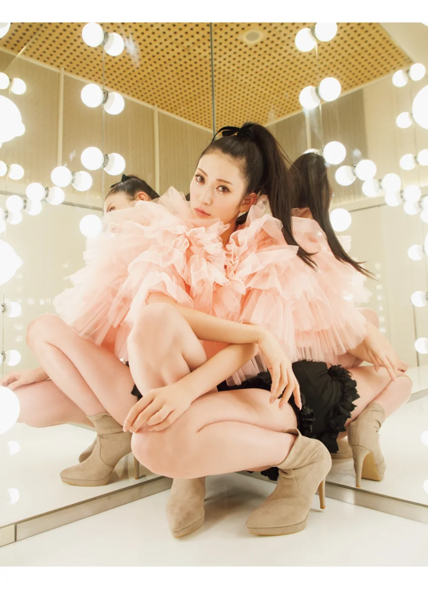 吉田朱里ファースト写真集 ＃rouge 試し読み 4