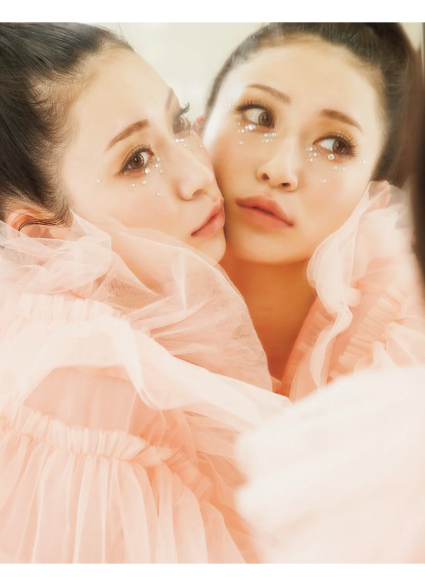 吉田朱里ファースト写真集 ＃rouge 試し読み 5