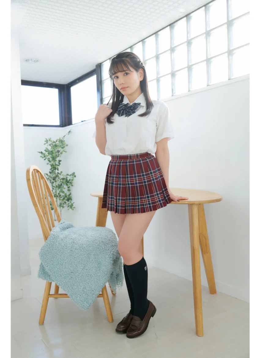 新垣優香 部屋着＆制服 グラビア学園 舌足らずHカップ妹のようなお姉さん！ 試し読み 3