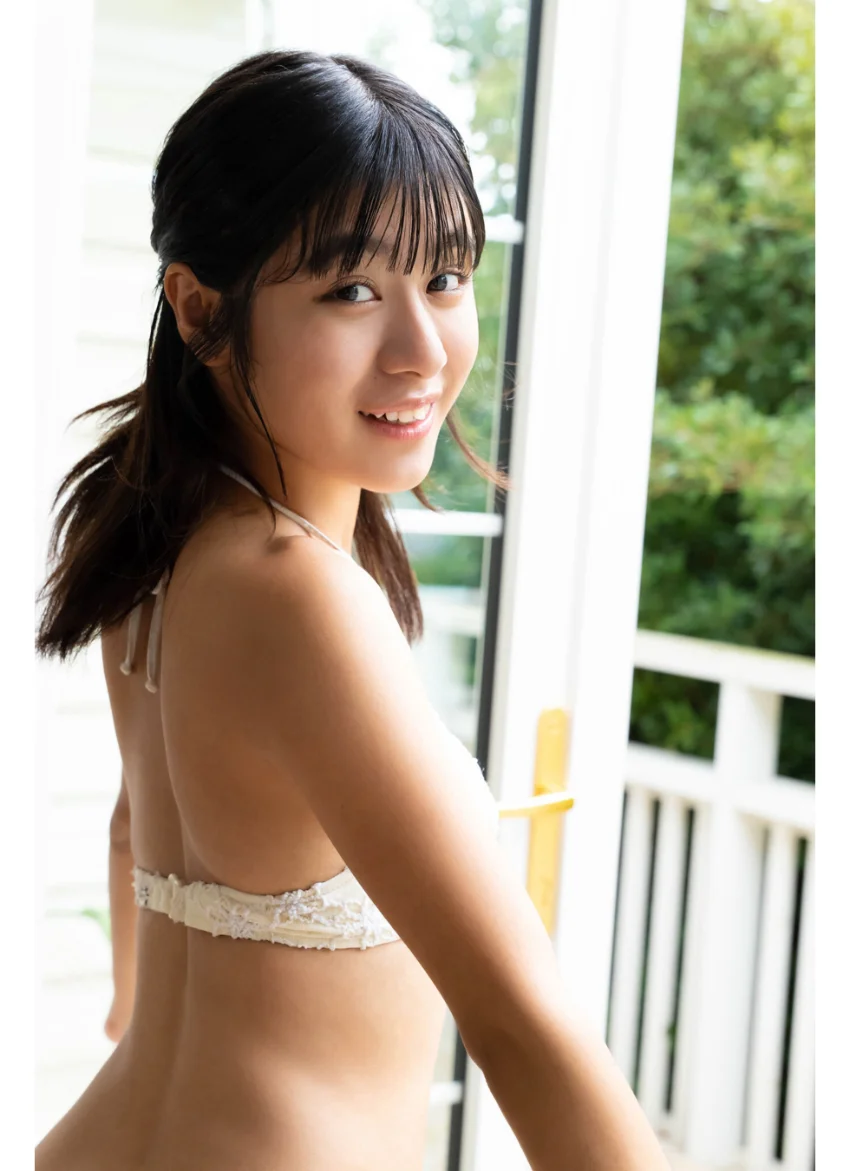 宮里楓夏が水着で英会話 ヤンマガデジタル写真集 試し読み 3