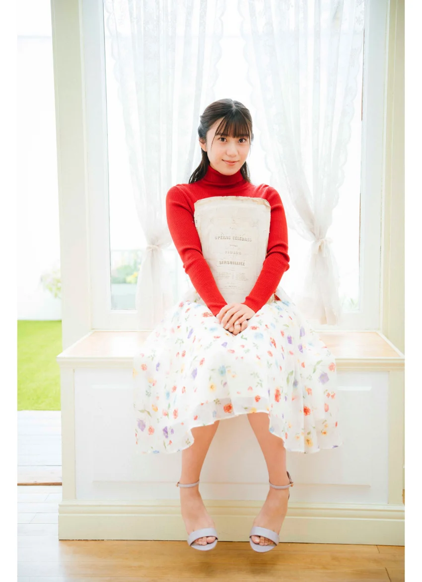 新井萌花が水着でピアノ ヤンマガデジタル写真集 試し読み 2