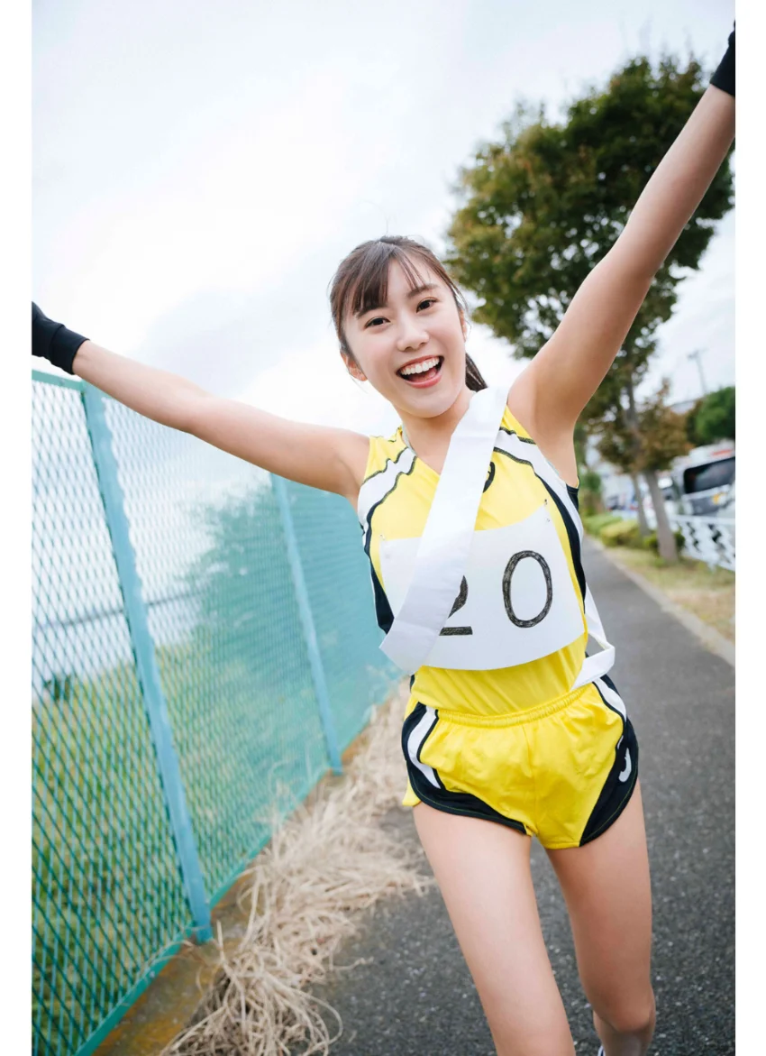 新井萌花が水着で駅伝 ヤンマガデジタル写真集 試し読み 4