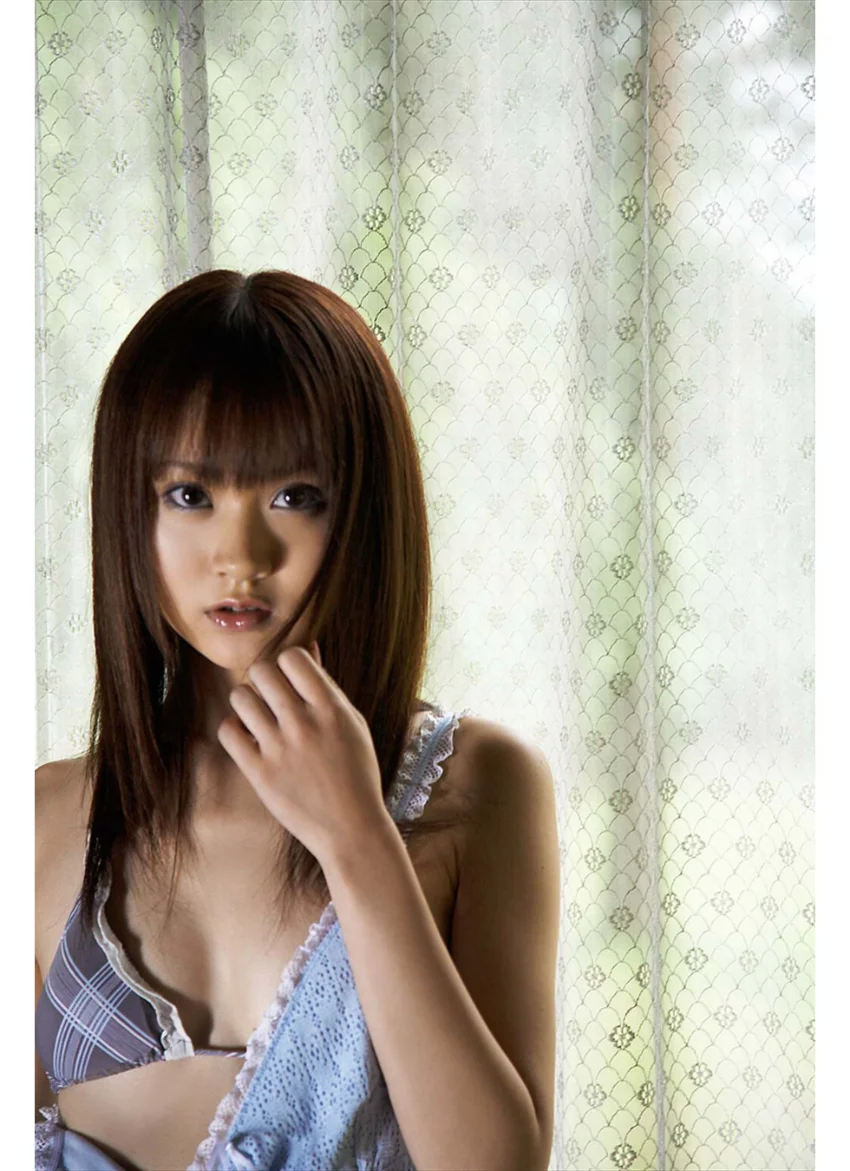 浜田翔子 写真集 mysterious doll 試し読み 3