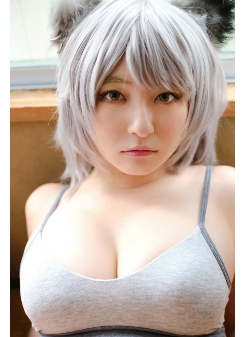 『税金で買った本』『ヤニねこ』×麻倉瑞季 コラボグラビア ヤンマガアザーっす！＜YM2023年35号未公開カット＞ ヤンマガデジタル写真集 試し読み 5