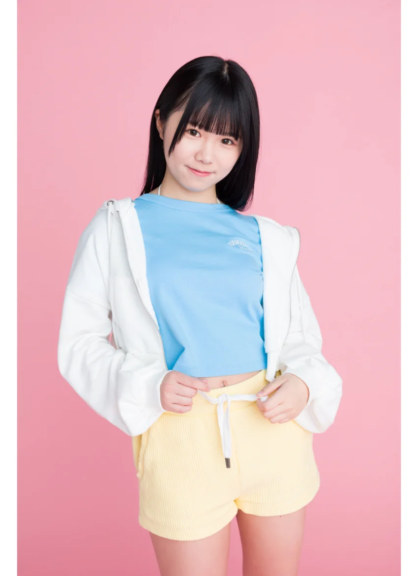 鈴もも Pick Up Girls！ ヤンマガデジタル写真集 試し読み 2
