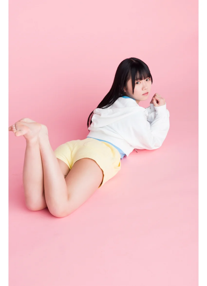 鈴もも Pick Up Girls！ ヤンマガデジタル写真集 試し読み 3