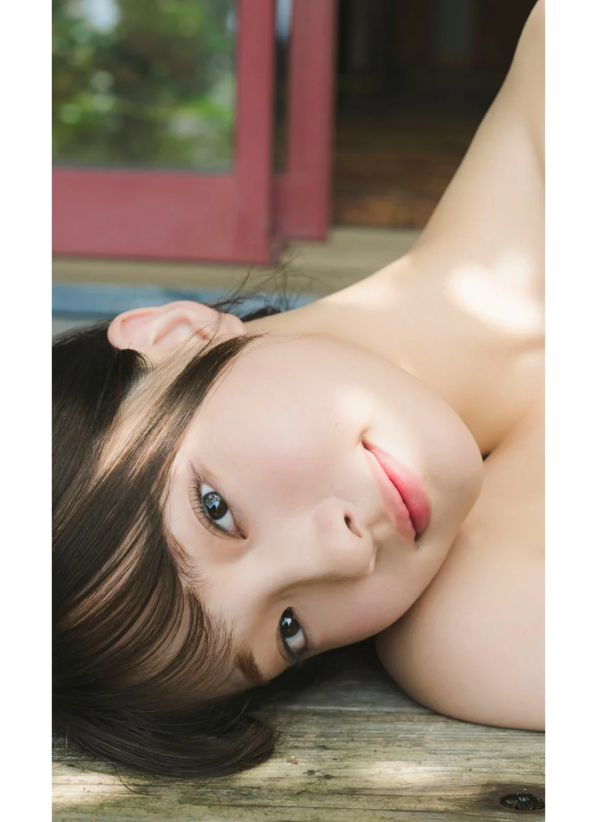 【デジタル限定】里仲菜月写真集「こっち向いて、なっちゃん！」 試し読み 5