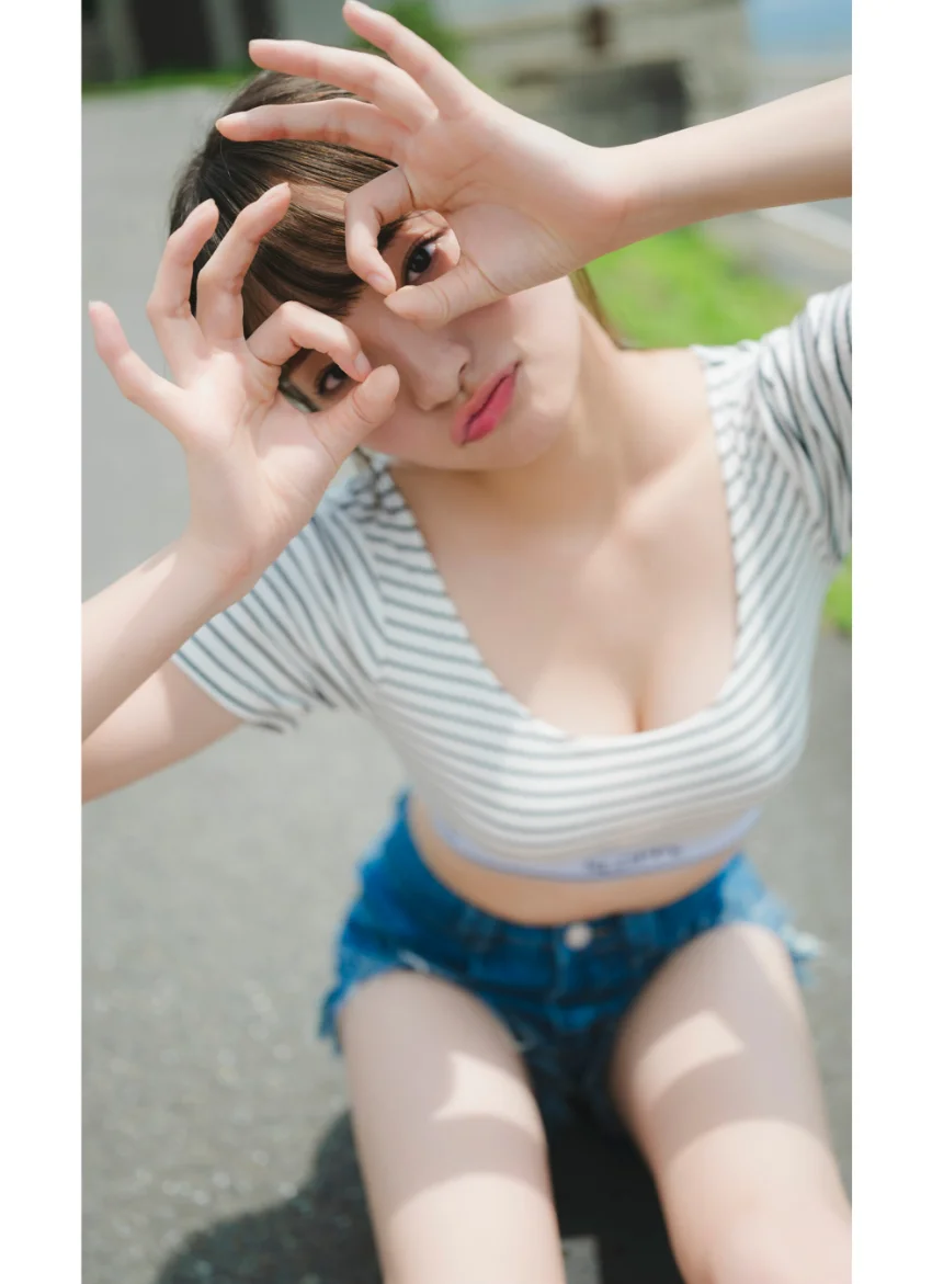 【デジタル限定】里仲菜月写真集「こっち向いて、なっちゃん！」 試し読み 6
