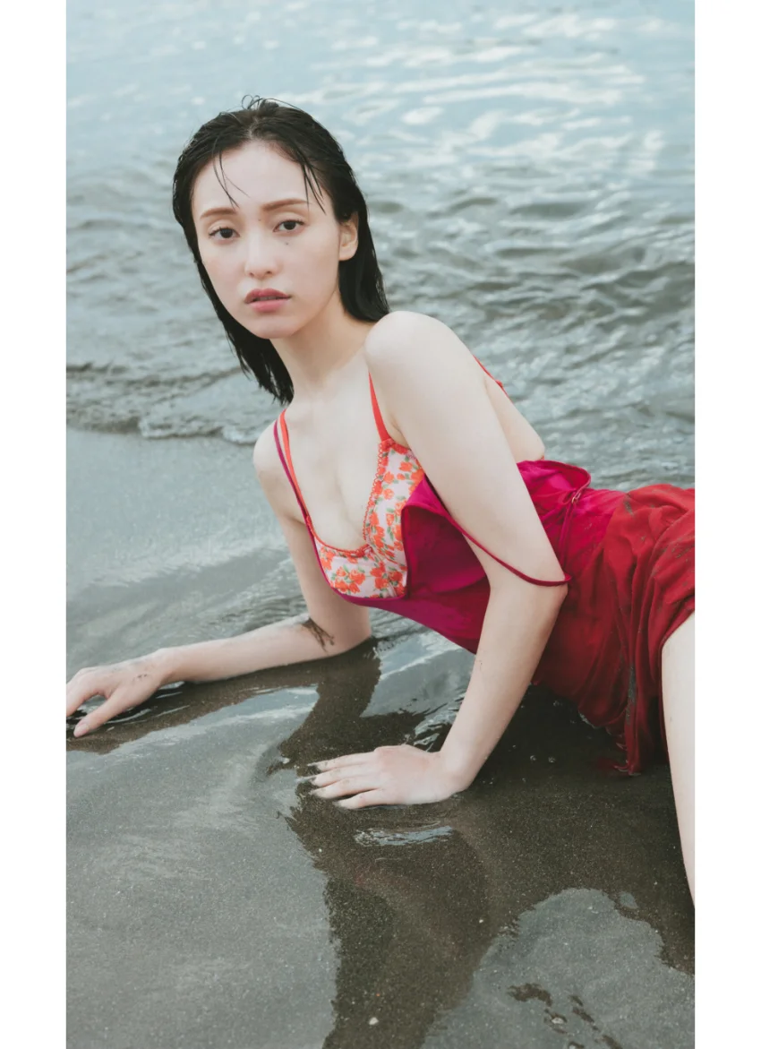 【デジタル限定】山田愛奈写真集「見つめてキャッツアイ」 試し読み 5
