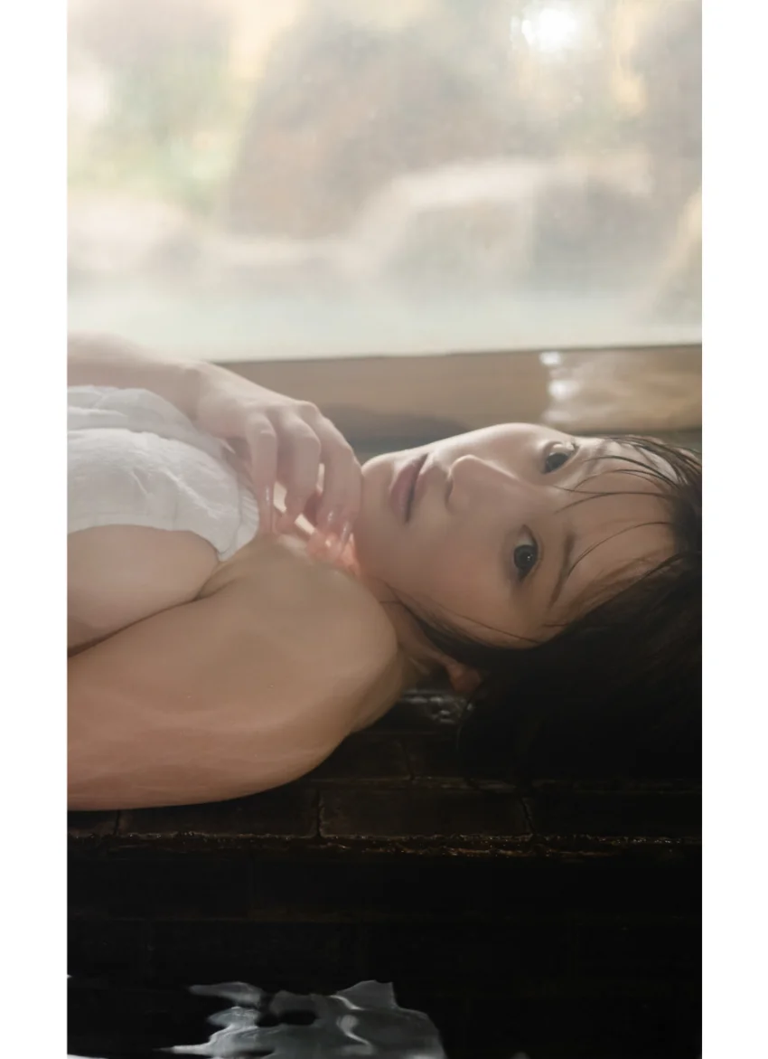 【デジタル限定】おもてちゃん写真集「夜桜に濡れて。」 試し読み 4