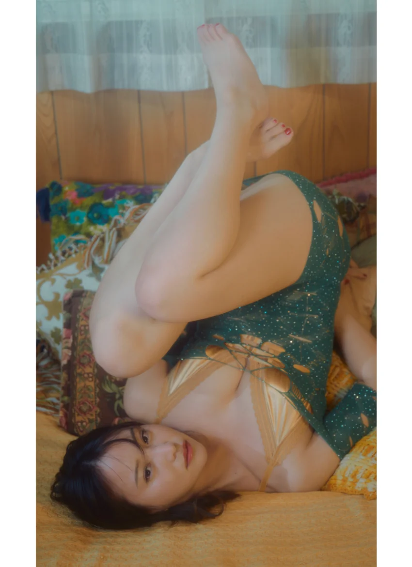 【デジタル限定】永尾まりや写真集「Neon Trap 甘い罠」 試し読み 3