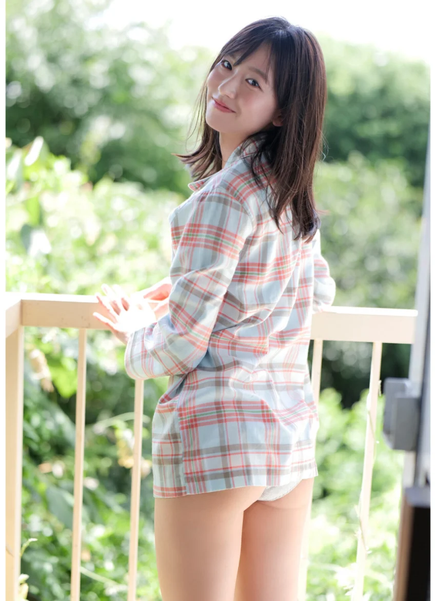 志田音々『おねえちゃんは、気まぐれ。』BOMBデジタル写真集 試し読み 3