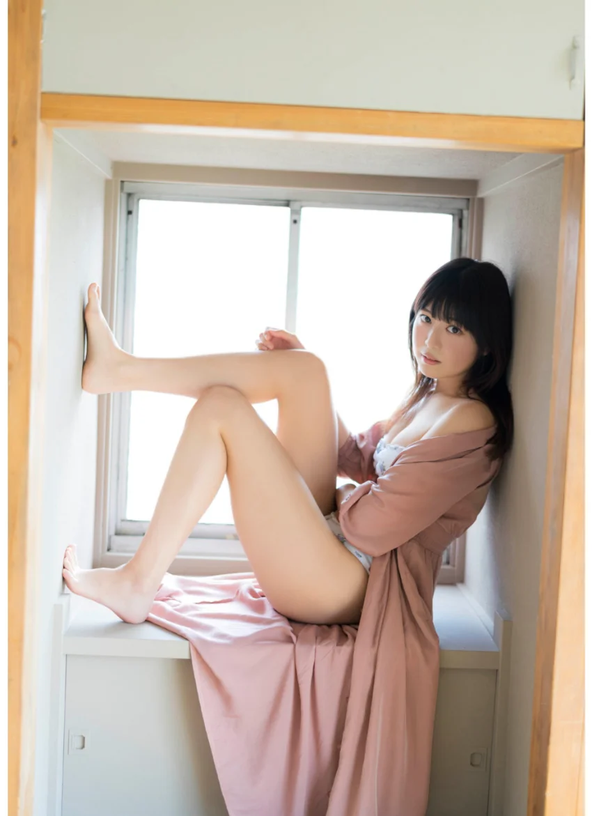 吉田莉桜『素肌の誘い』BOMBデジタル写真集 試し読み 4