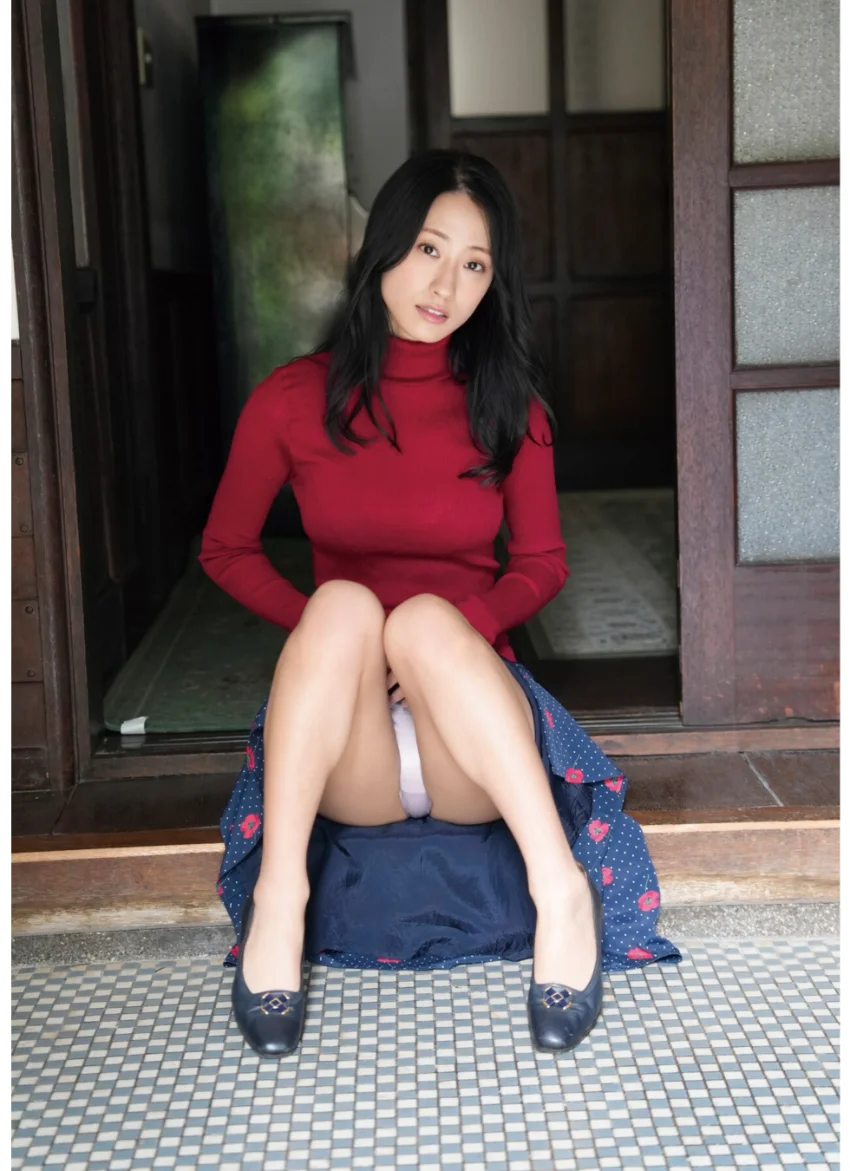 澄田綾乃『艶やかなヒミツ』BOMBデジタル写真集 試し読み 2