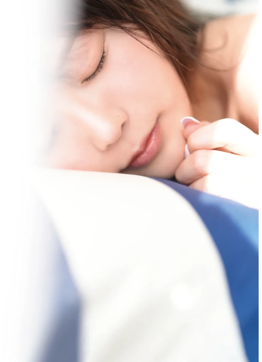 白瀬あかり1st写真集 妄惑 試し読み 3