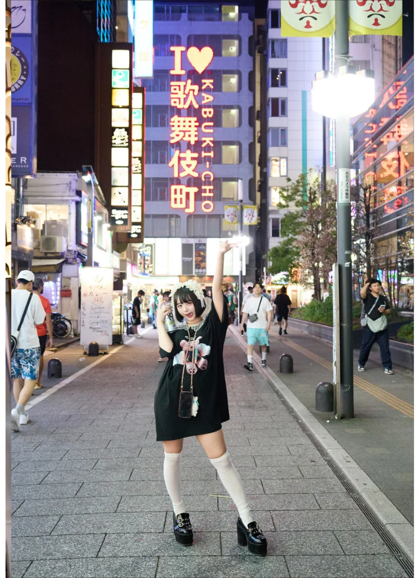強欲のモメたん1stフォトブック「わたしの全てにいいねして」 試し読み 4