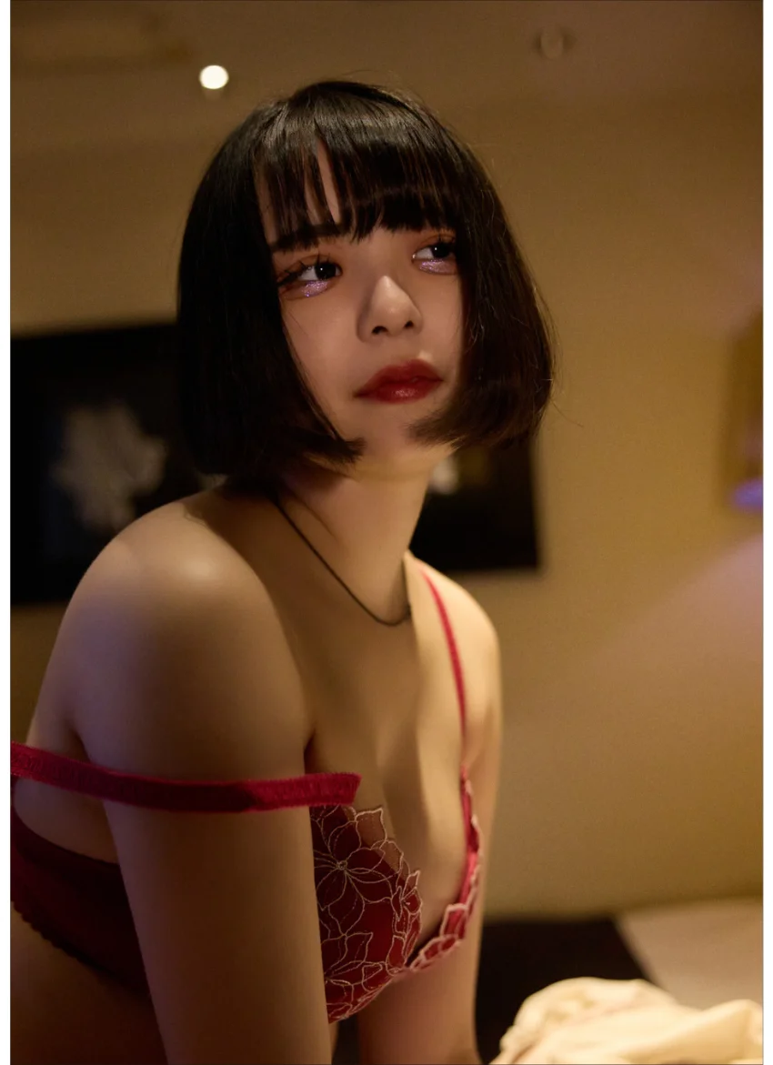 強欲のモメたん1stフォトブック「わたしの全てにいいねして」 試し読み 6