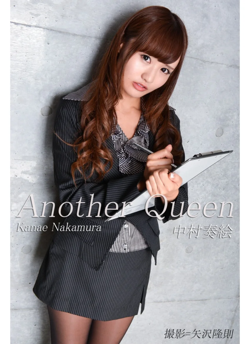 Another Queen 中村奏絵 美脚写真集 試し読み 1