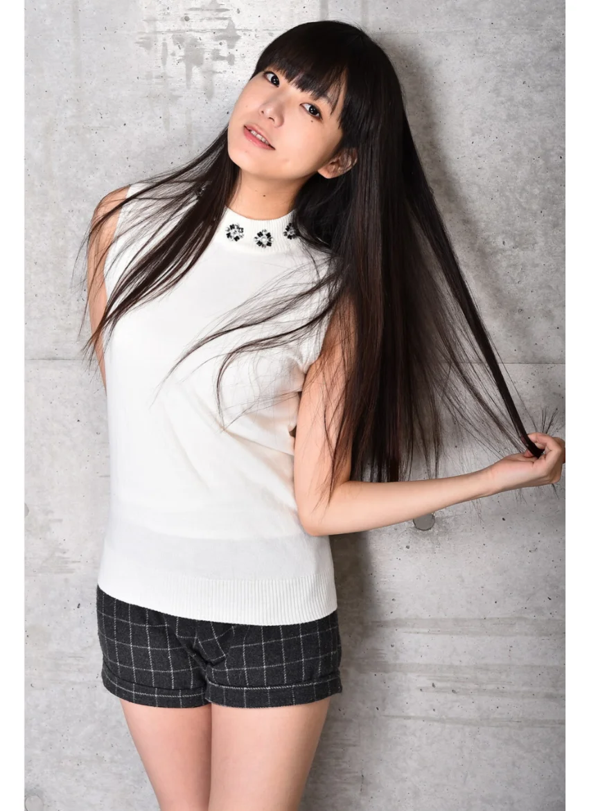 Another Queen 辰巳シーナ 美脚写真集 試し読み 4