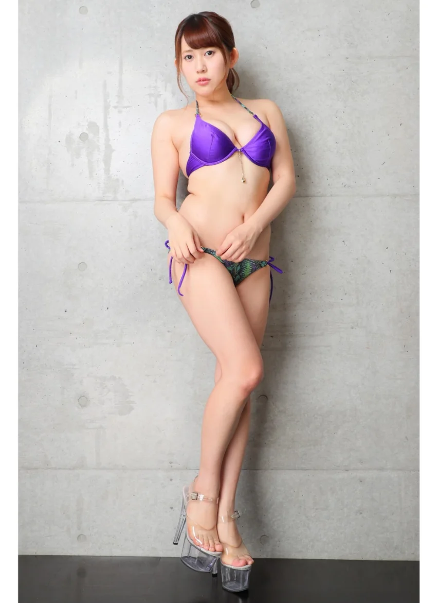 Another Queen 豊田瀬里奈1 美脚写真集 試し読み 2
