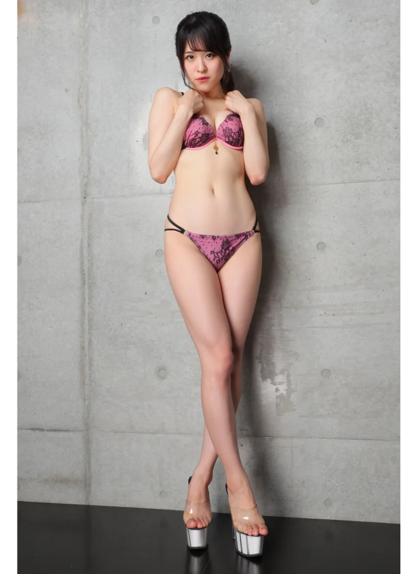 Another Queen 藍田麻利衣2 美脚写真集 試し読み 2