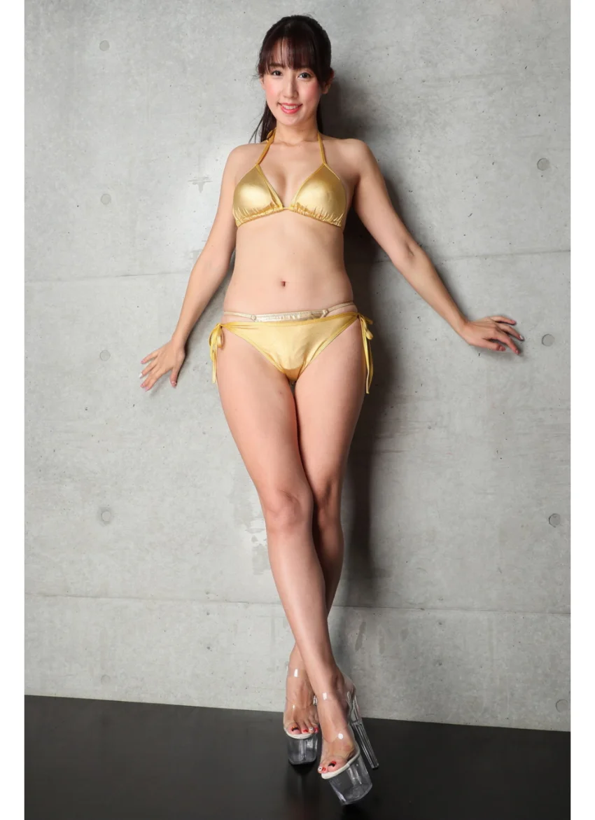 Another Queen 浅倉沙織2 美脚写真集 試し読み 2