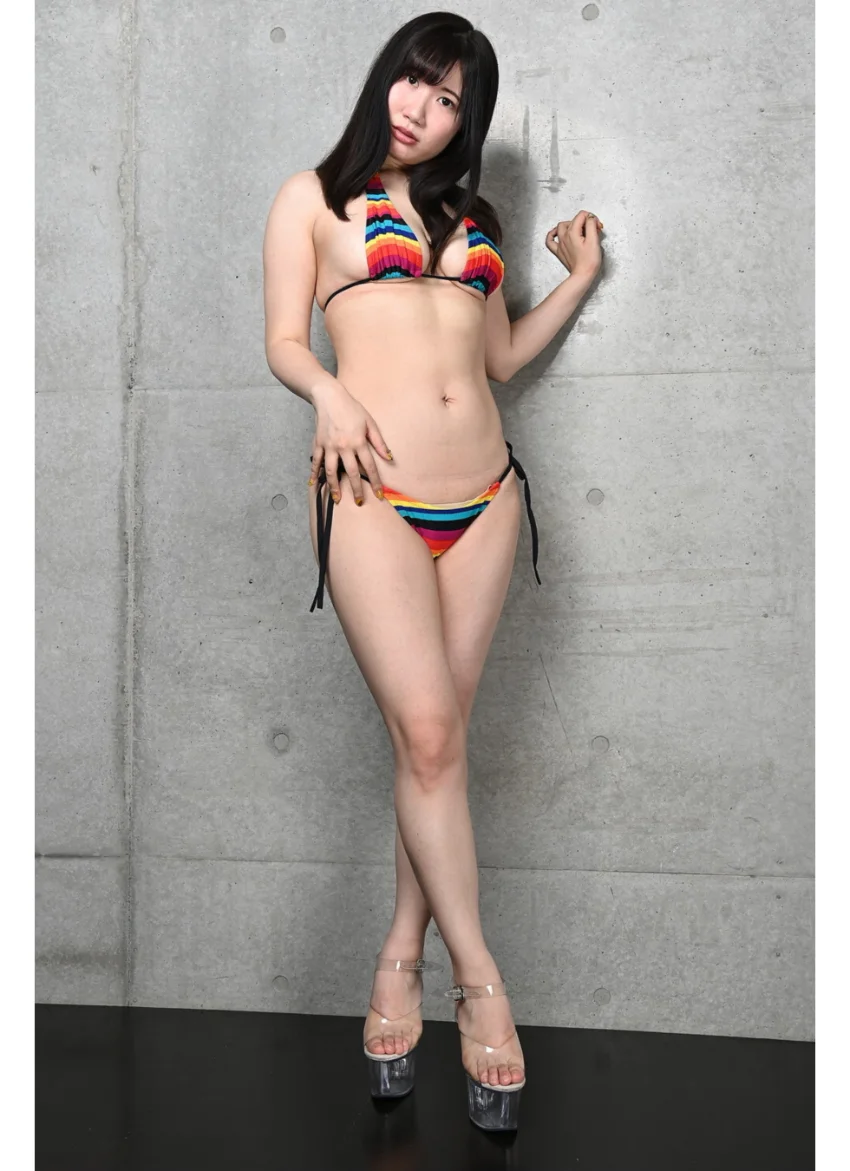 Another Queen 愛葉りこ1 美脚写真集 試し読み 2