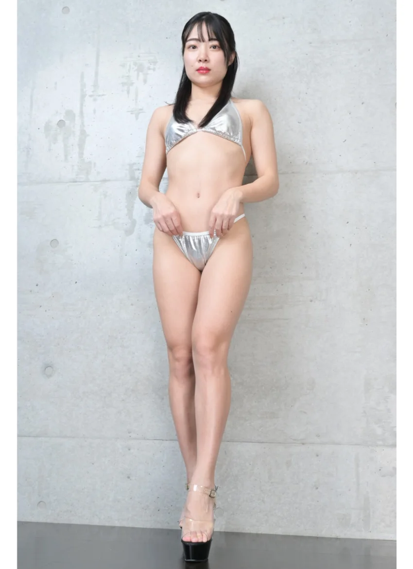 Another Queen 藍沢梨夏1 美脚写真集 試し読み 2