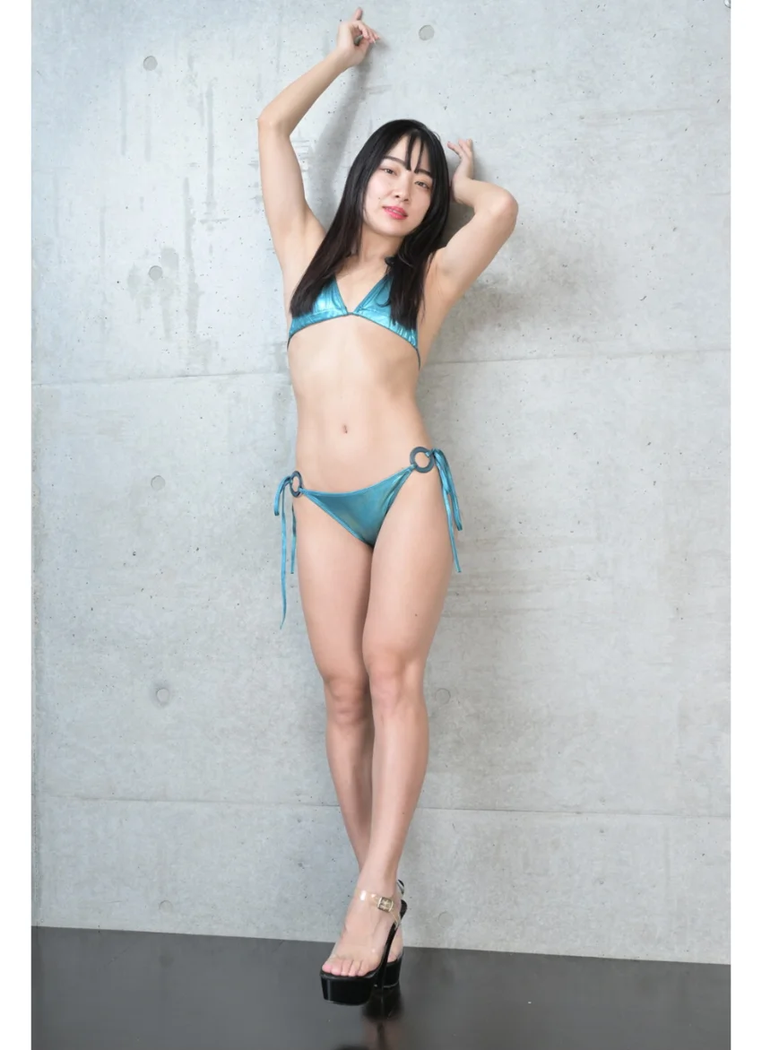 Another Queen 藍沢梨夏2 美脚写真集 試し読み 3