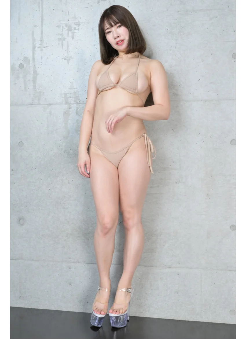 Another Queen 谷まお莉1 美脚写真集 試し読み 2