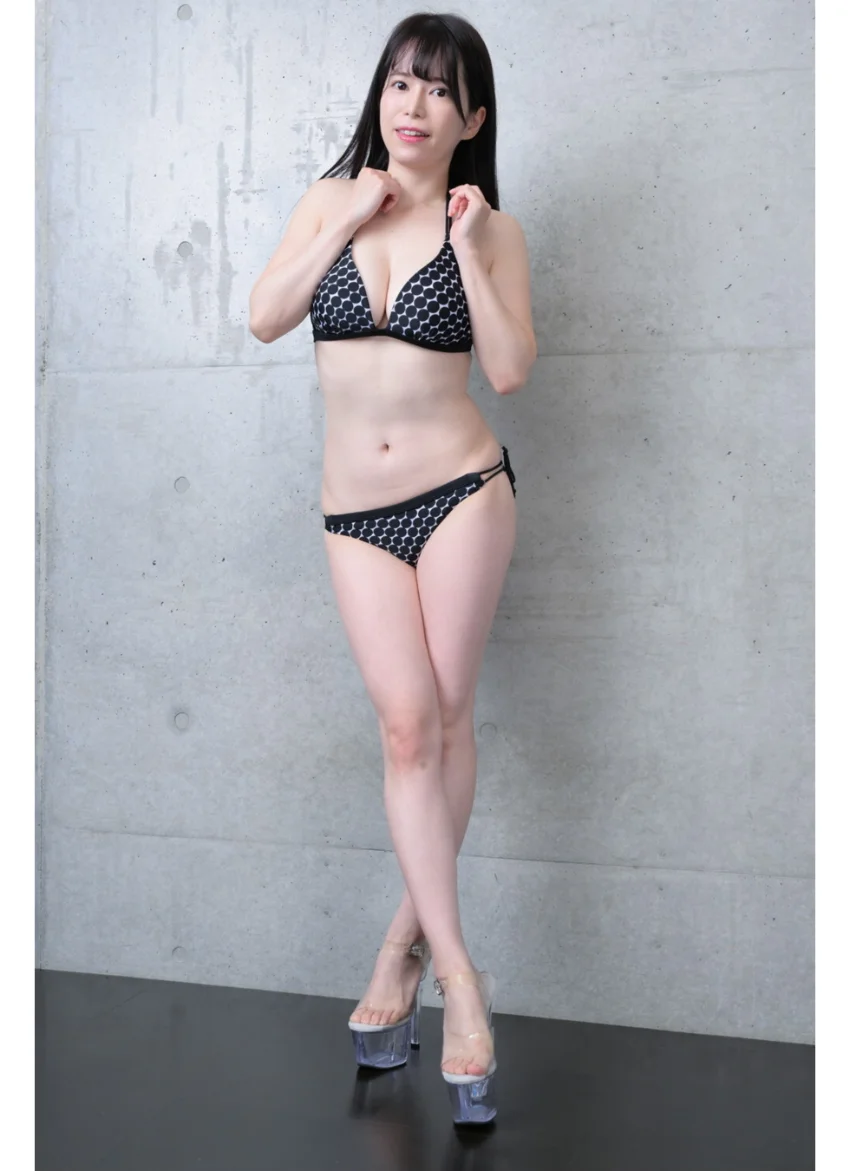 Another Queen 春奈芽衣6 美脚写真集 試し読み 2